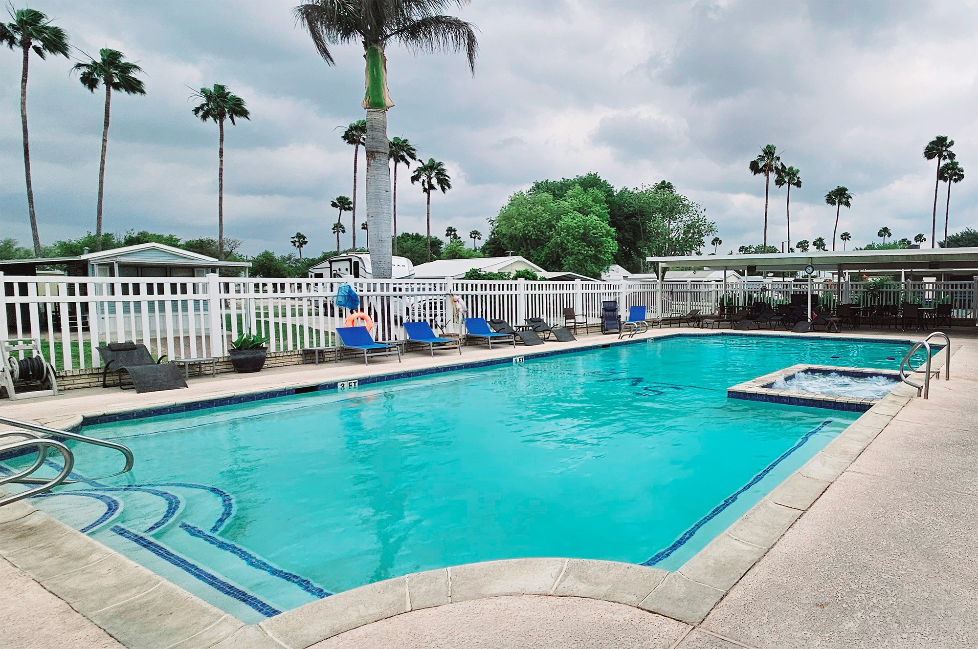 Sleepy Valley Resort swimming pool